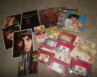 Some magazines and vintage ephemera