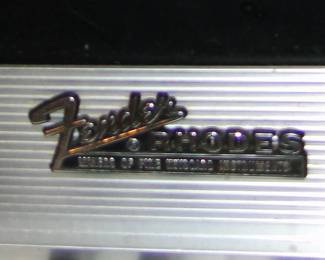 Fender Rhodes 73 Keyboard piano has legs