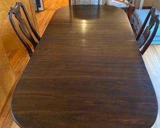 Dining table with 2 leaves -- 8 chairs