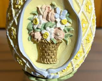 Avon 1993 Seasons Treasure Egg