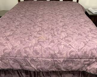 MID-CENTURY MODERN BROYHILL
"EMPHASIS"
Dresser, Mirror, 2 night stands, Gentleman’s Chest, Bed Frame and Mattress. Very Nice Condition! 