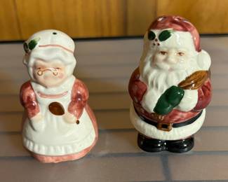 Papel Santa & Mrs.Claus Salt and Pepper Shakers