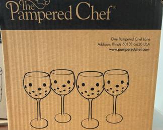 New pampered chef Frosted Dots Stemware Glasses