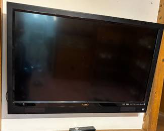 42” Vizio with wall mount TV