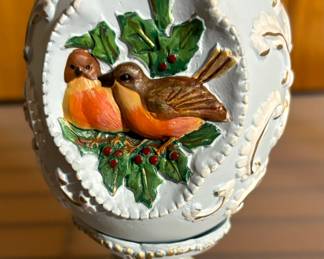  Avon 1993 Seasons Treasure Egg