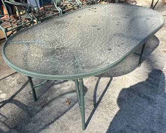 Oblong outside table