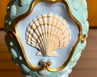 Avon 1993 Seasons Treasure Egg