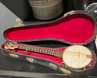 Miniature banjo