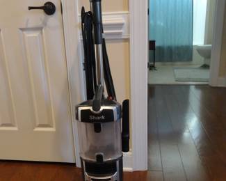 Shark Navigator Lift-Away Vac/Couple other smaller mini vacs too