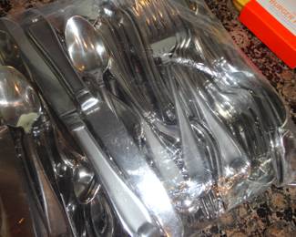 Oneida Flatware "Satin Garnett"  Place setting for 12