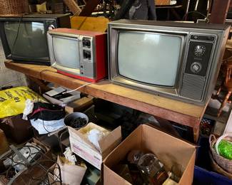 This sale has a garage, but remember that the garage opens at 12 noon on Friday, not at 10 am.