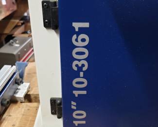 T21- $250 - Rikon 10" Deluxe bandsaw - like new!
