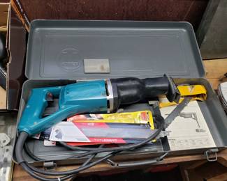 T27 - $40. Makita Reciprocating Saw JR3000V. 