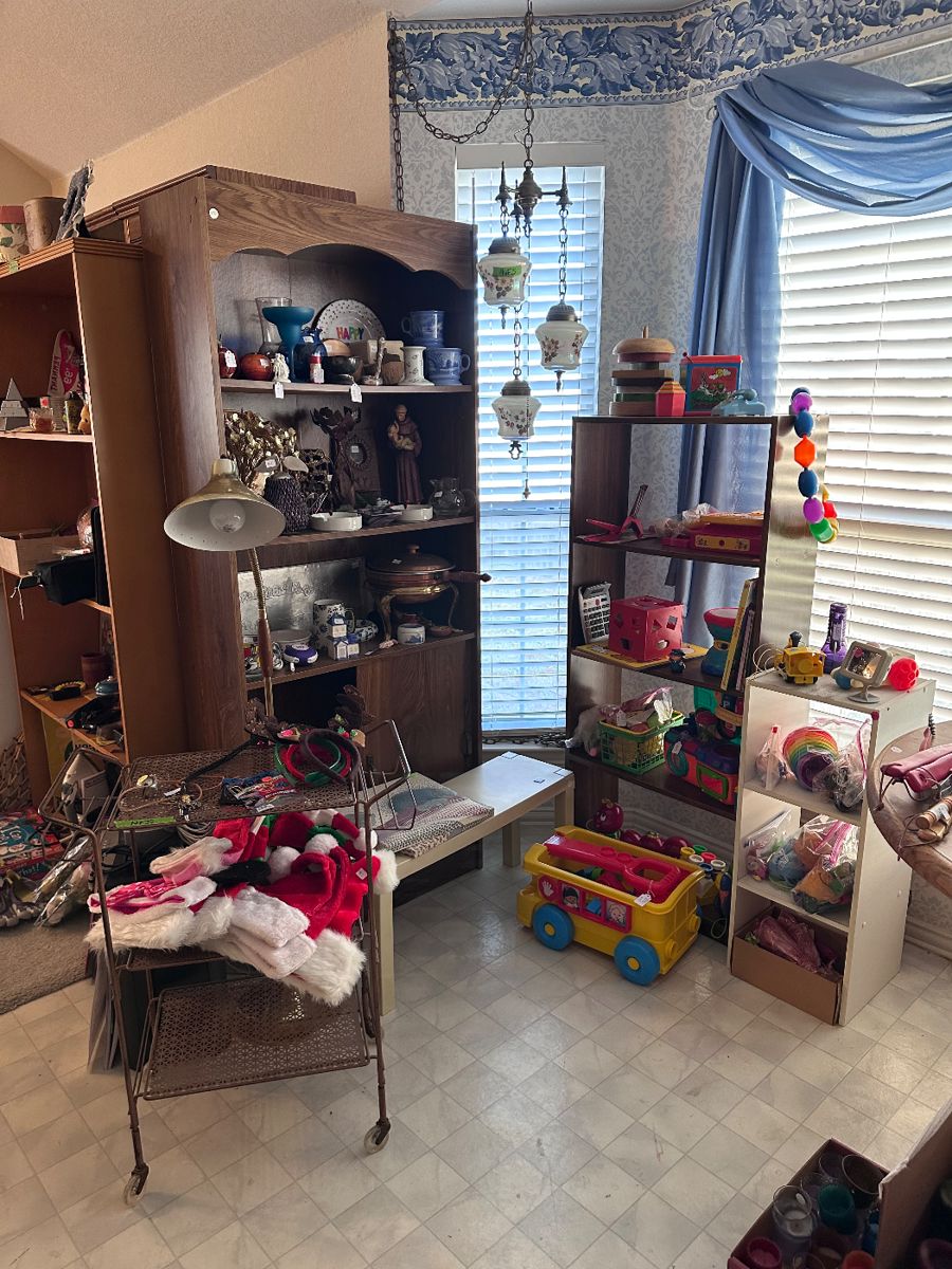 Estate Sale in Aledo starts on 12/15/2023