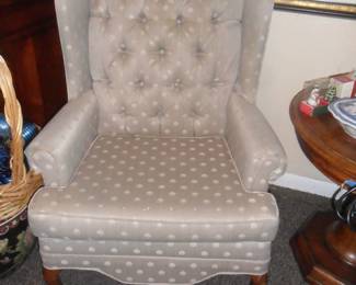 2 Matching wing chairs