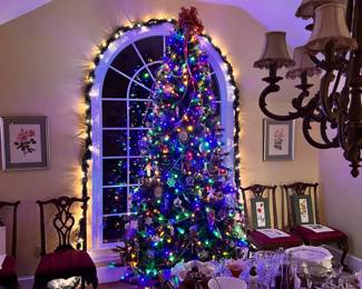 Christmas Decor | The Christmas tree has EIGHT different LED light settings to suit everyone's preferences!