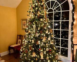 Christmas Decor | Merry Christmas to all! Our brand new 9ft tall pre-lit Grand Spruce Christmas tree, fully decorated or bare, is available for a bargain. (Lights included)