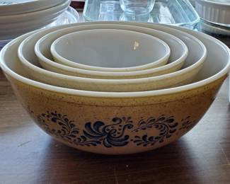 Pyrex Nesting Bowl Set