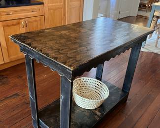 scalloped kitchen island/breakfast table