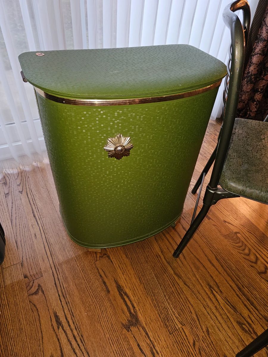 Deerfield Estate Sale 1.00 per item including... starts on 12/14/2023