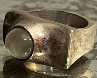 Vintage sterling and moonstone ladies ring