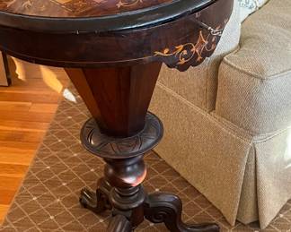 Stunning design with trumpet column 