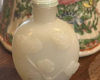 18th C white jade snuff bottle