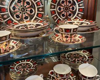 Large service of ROYAL CROWN DERBY IMARI