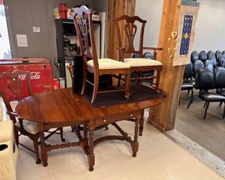 Pennsylvania House Double Dropleaf Gateleg Table