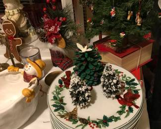 Redbird Christmas plates