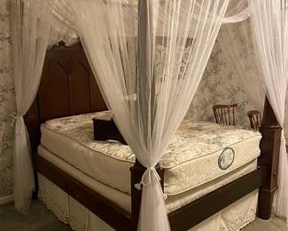 Victorian Rosewood Canopy Bed