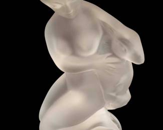 "Merry Times in Montclair" in Augusta, GA. Closing on Sun 12/17 at 8p. Pickup: Tue 12/19 from 1-6pm. Please click here to view more photos, descriptions, and current bids:&nbsp;https://ctbids.com/estate-sale/25586
Andy & Rebecca Beard, Owners of Caring Transitions of Augusta, present this CTBIDS sale! This sale features a Uranium Glass Lamp, African & Mexican Masks & Decor, Signed Decorative Pottery, Copper Cake Molds, Emeralite Bankers Lamp, Fur Coats, Fenton & Uranium Glass, Jadeite Candle Holders & Bowl, Lalique Figurines, Louis XVI-Style Buffett & Sideboard, Vintage Fire King, Pyrex, Corningware, Wedgwood & Roseville, Vinyl Records & more! GA LIC AU0045