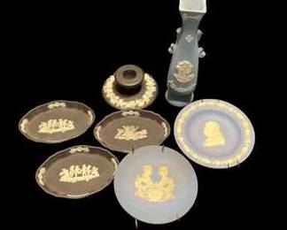 "Merry Times in Montclair" in Augusta, GA. Closing on Sun 12/17 at 8p. Pickup: Tue 12/19 from 1-6pm. Please click here to view more photos, descriptions, and current bids:&nbsp;https://ctbids.com/estate-sale/25586
Andy & Rebecca Beard, Owners of Caring Transitions of Augusta, present this CTBIDS sale! This sale features a Uranium Glass Lamp, African & Mexican Masks & Decor, Signed Decorative Pottery, Copper Cake Molds, Emeralite Bankers Lamp, Fur Coats, Fenton & Uranium Glass, Jadeite Candle Holders & Bowl, Lalique Figurines, Louis XVI-Style Buffett & Sideboard, Vintage Fire King, Pyrex, Corningware, Wedgwood & Roseville, Vinyl Records & more! GA LIC AU0045