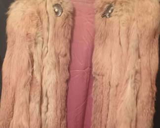 "Merry Times in Montclair" in Augusta, GA. Closing on Sun 12/17 at 8p. Pickup: Tue 12/19 from 1-6pm. Please click here to view more photos, descriptions, and current bids:&nbsp;https://ctbids.com/estate-sale/25586
Andy & Rebecca Beard, Owners of Caring Transitions of Augusta, present this CTBIDS sale! This sale features a Uranium Glass Lamp, African & Mexican Masks & Decor, Signed Decorative Pottery, Copper Cake Molds, Emeralite Bankers Lamp, Fur Coats, Fenton & Uranium Glass, Jadeite Candle Holders & Bowl, Lalique Figurines, Louis XVI-Style Buffett & Sideboard, Vintage Fire King, Pyrex, Corningware, Wedgwood & Roseville, Vinyl Records & more! GA LIC AU0045