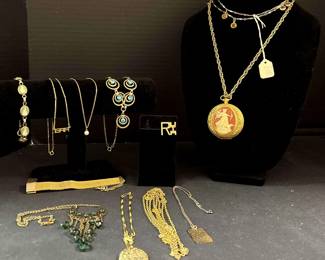 "Merry Times in Montclair" in Augusta, GA. Closing on Sun 12/17 at 8p. Pickup: Tue 12/19 from 1-6pm. Please click here to view more photos, descriptions, and current bids:&nbsp;https://ctbids.com/estate-sale/25586
Andy & Rebecca Beard, Owners of Caring Transitions of Augusta, present this CTBIDS sale! This sale features a Uranium Glass Lamp, African & Mexican Masks & Decor, Signed Decorative Pottery, Copper Cake Molds, Emeralite Bankers Lamp, Fur Coats, Fenton & Uranium Glass, Jadeite Candle Holders & Bowl, Lalique Figurines, Louis XVI-Style Buffett & Sideboard, Vintage Fire King, Pyrex, Corningware, Wedgwood & Roseville, Vinyl Records & more! GA LIC AU0045