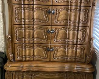 Chest of drawers 
