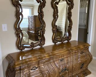 Dresser with two mirrors 