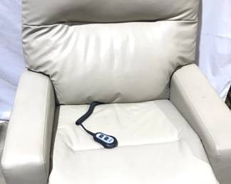 Best Home Furnishings Power Lift Chair / Recliner