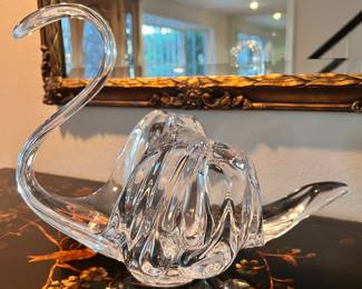 Beautiful swan ready for your holiday goodies!