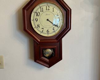 Battery operated wall clock