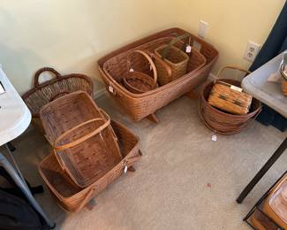Tons of Longaberger baskets!! 