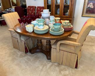 Nice oak round table with 2 large leaves, 2 custom upholstered arm chairs