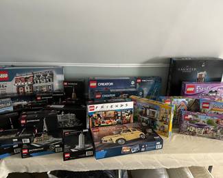MORE LEGOS!
