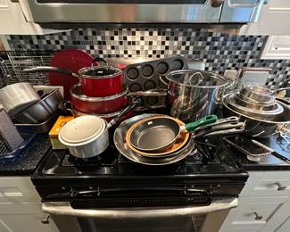 Kitchenware pots and pans