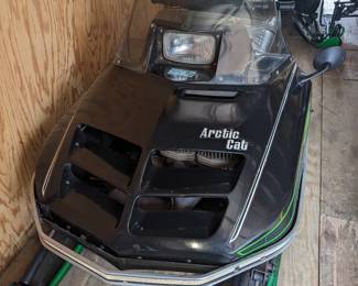 Trailer & (4) Snowmobiles Sold Together (Snowmobiles do not run. The carburetors need to bee cleaned. The last time they were used was 2006)