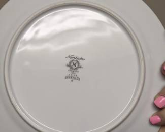 Noritake Virtue 8 Person Setting