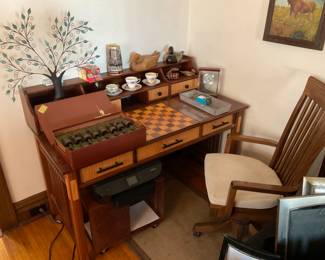 THIS DESK WAS MADE BY THE HOME OWNER. A MASTER CABINET MAKER. VERY NICE