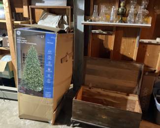 LIKE NEW TREE. PRELIT