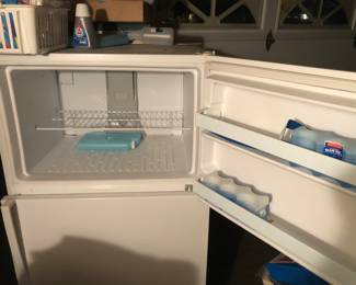 Refrigerator 2 Door No Ice Maker $300