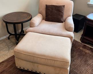 Arm Chair w Ottoman